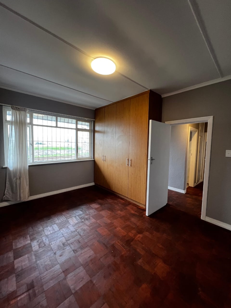 2 Bedroom Property for Sale in Goodwood Estate Western Cape